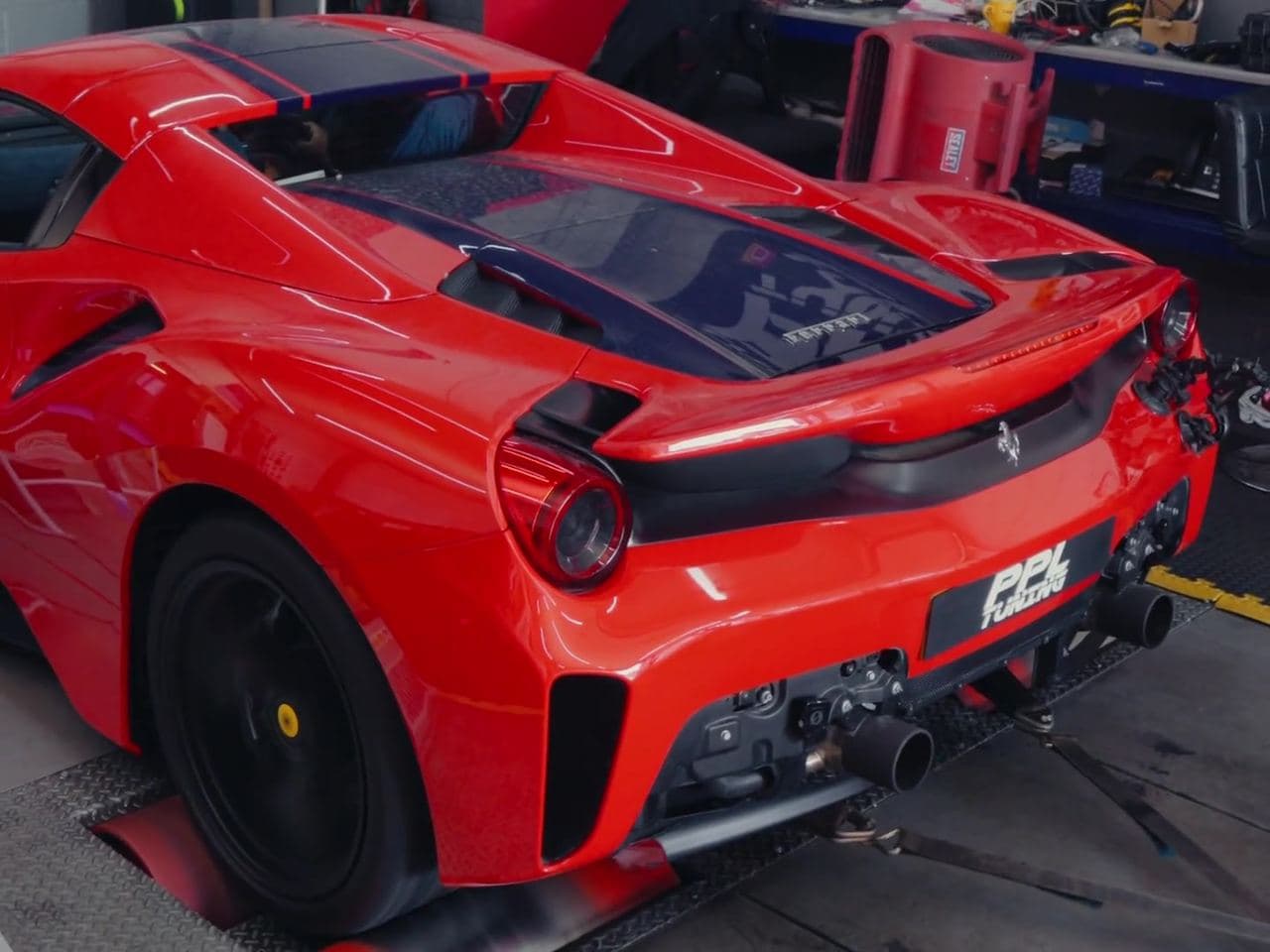 Ferrari 488 Pista — Valvetronic