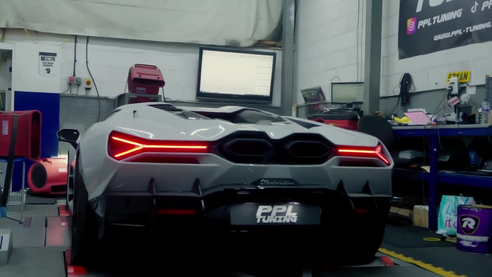 Lamborghini Revuelto